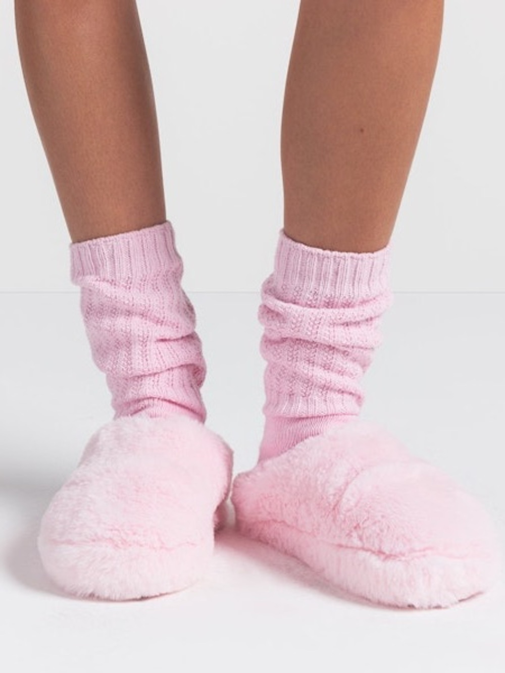 SKIMS FAUX FUR PLUSH SLIPPERS IN CHERRY BLOSSOM 38 7.5